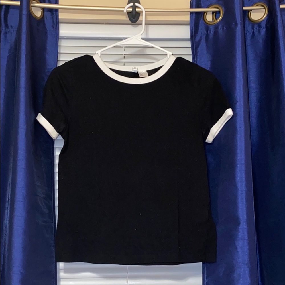 black t shirt with white lining